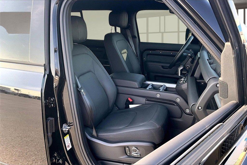 Used 2025 Land Rover Defender 130 X image 7