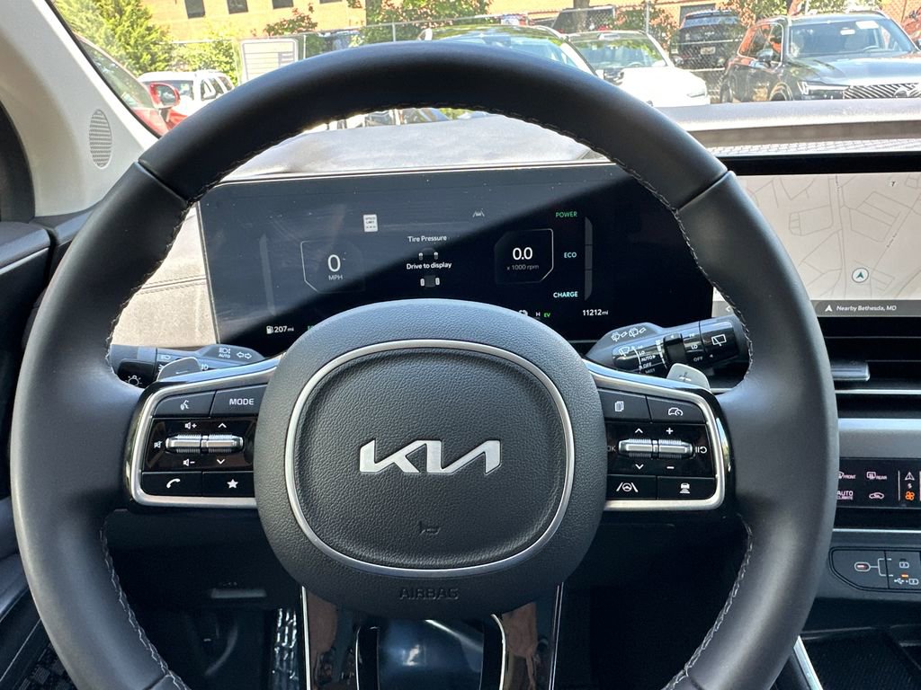 Certified 2025 Kia Carnival SX w/ SX Dark Edition Package FWD image 27