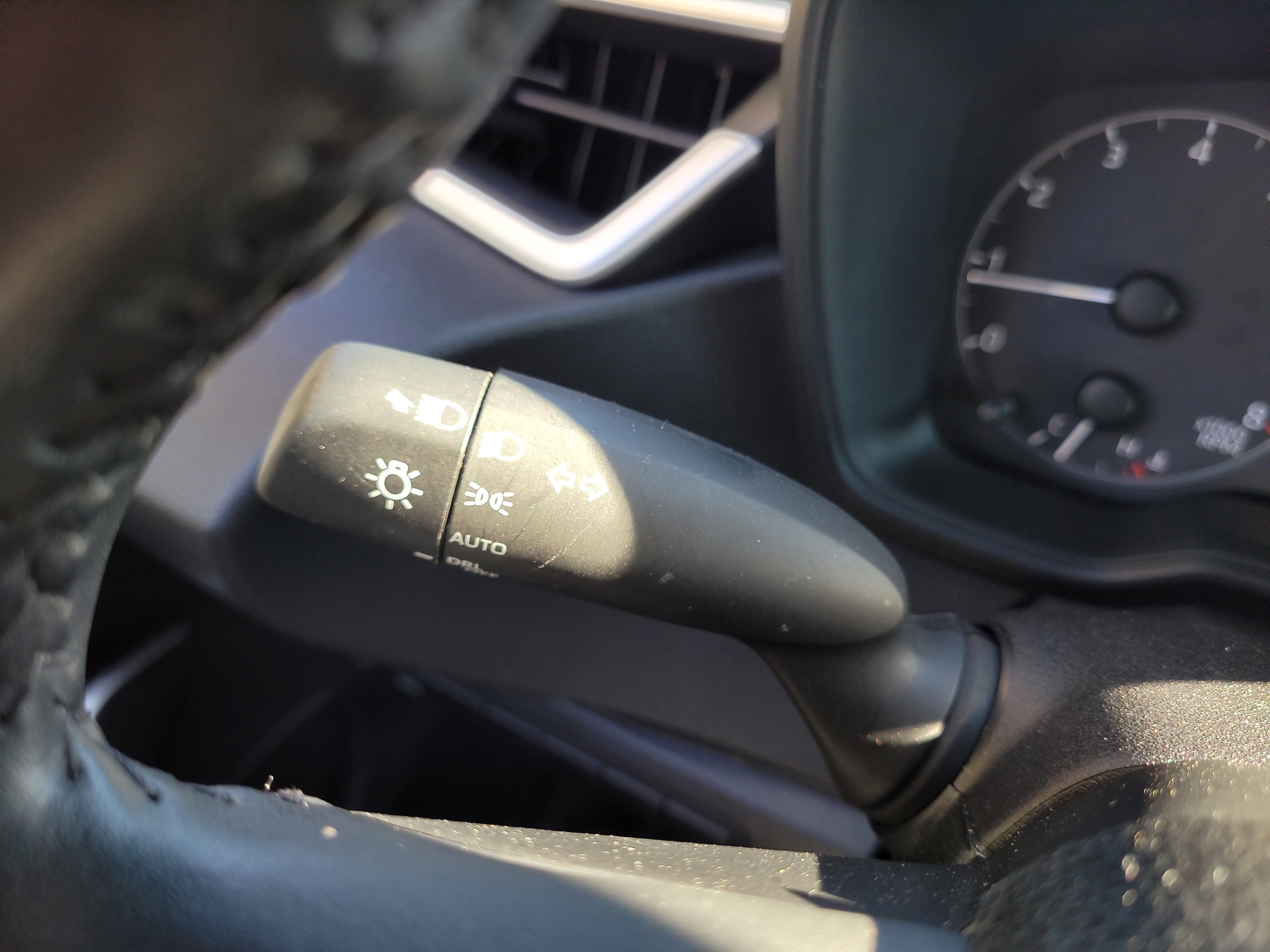 Certified 2025 Toyota Corolla SE image 30