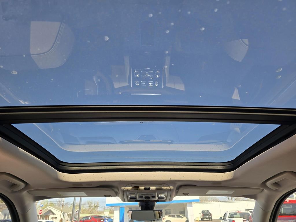 Used 2021 GMC Yukon XL Denali w/ Denali Premium Package image 15