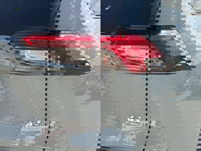 Used 2019 Toyota RAV4 XLE Premium image 7