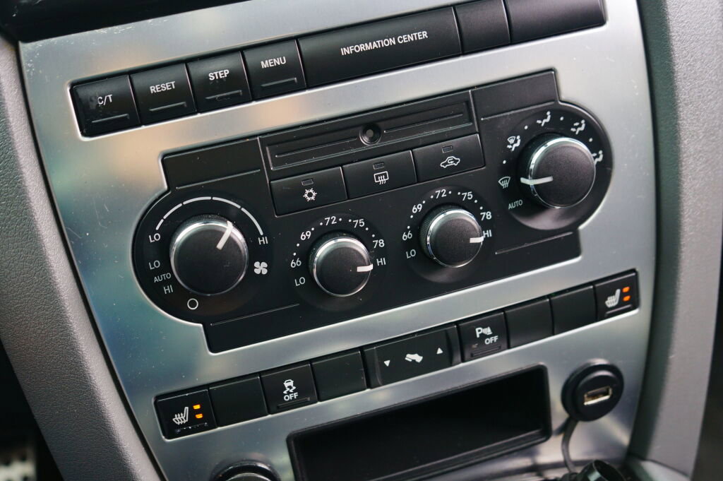 Used 2007 Jeep Grand Cherokee SRT8 w/ SRT Option Group I image 19