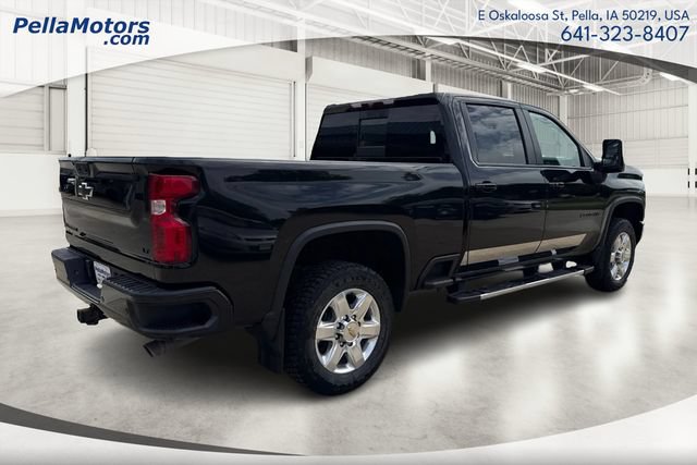 Used 2022 Chevrolet Silverado 2500 LT w/ Midnight Edition AWD/4WD image 3