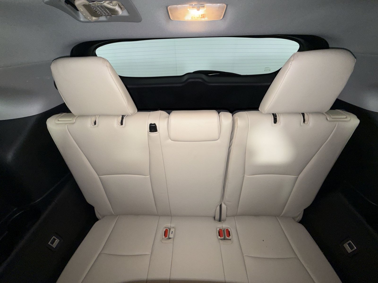 Used 2022 Toyota Highlander XLE AWD/4WD image 25