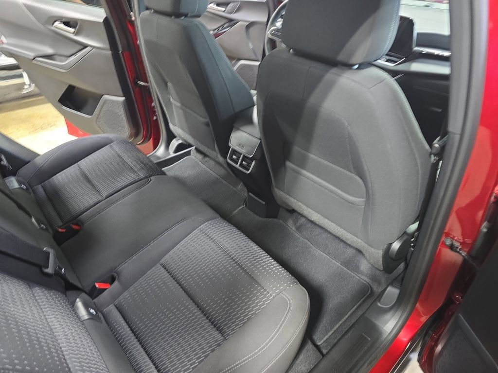 Used 2025 Chevrolet Equinox LT w/ Safety and Technology Package image 13