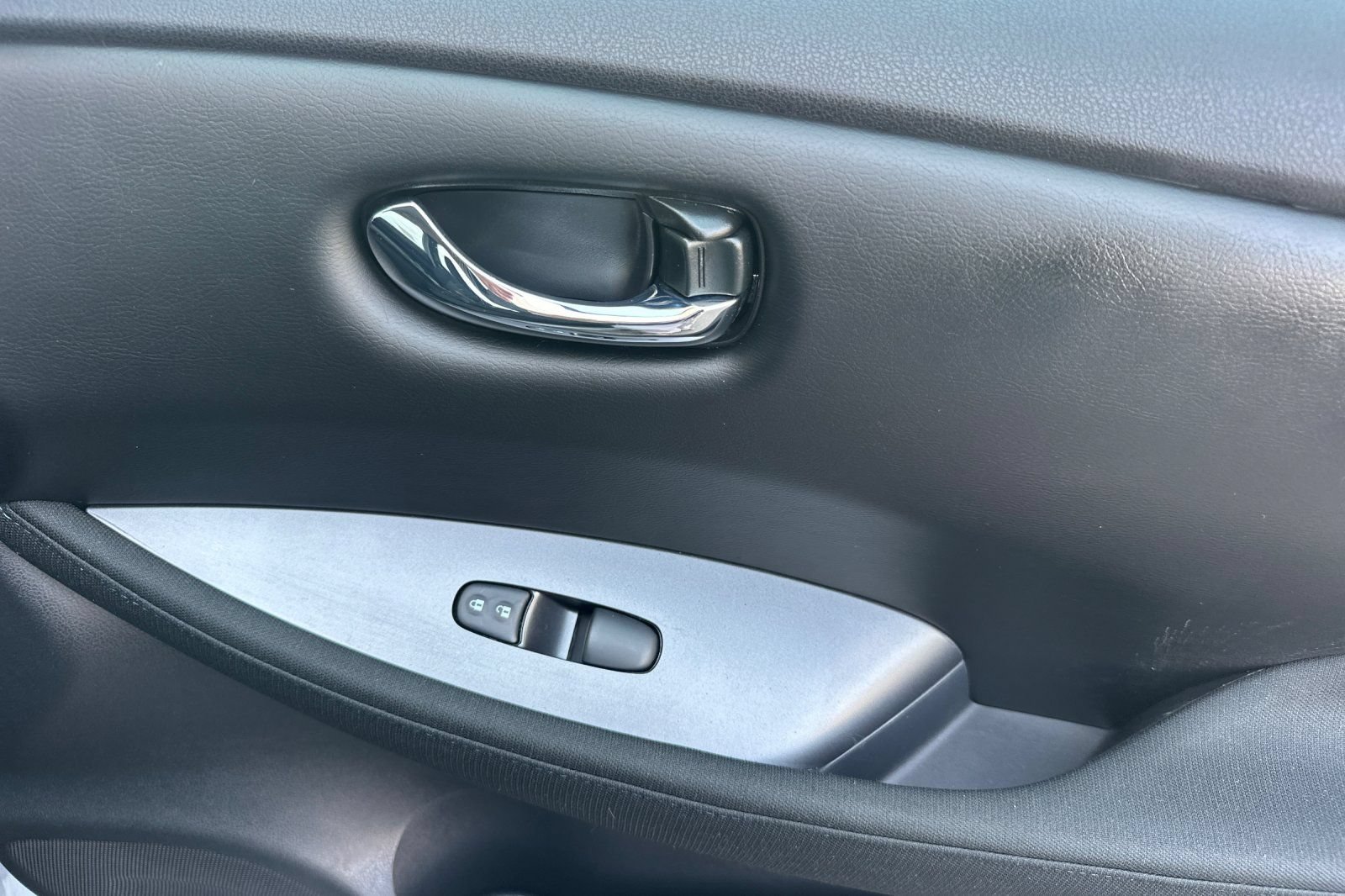 Certified 2025 Nissan Leaf S FWD image 20