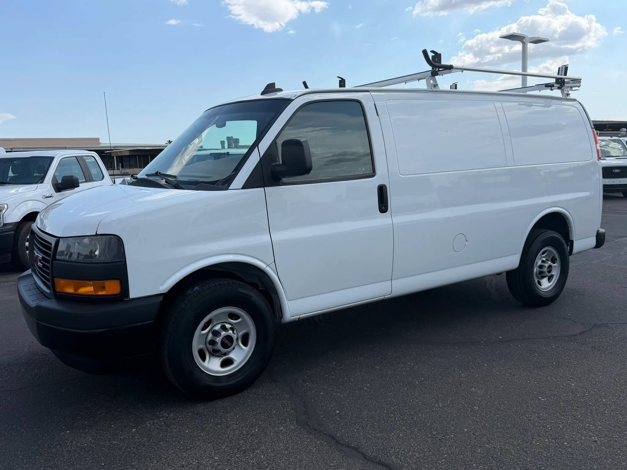 Used 2022 GMC Savana 2500 w/ Driver Convenience Package RWD image 2