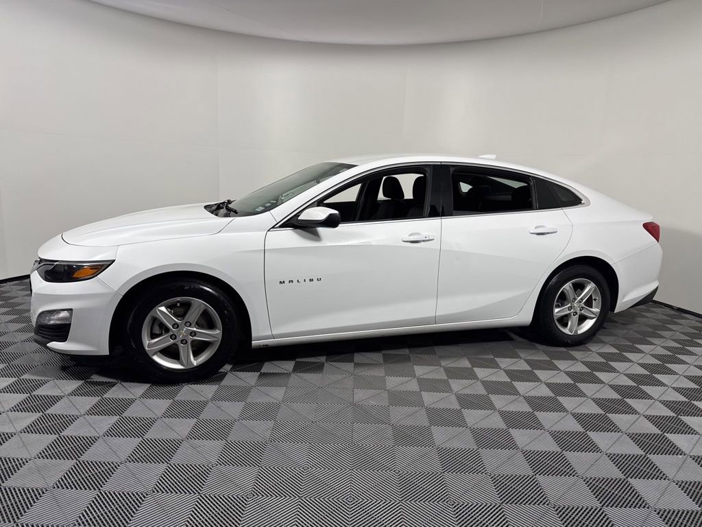 Used 2023 Chevrolet Malibu LT image 3
