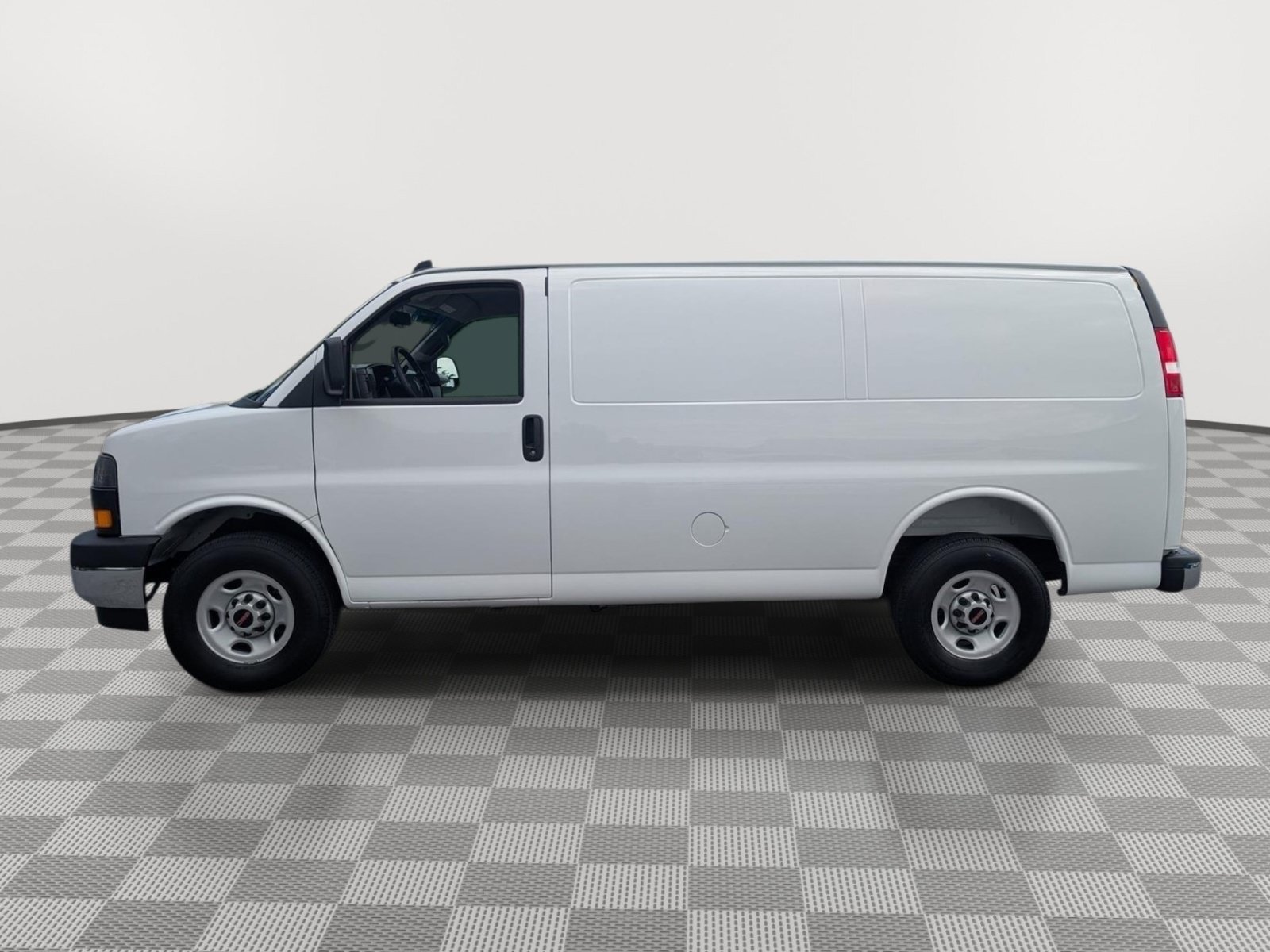 Used 2025 GMC Savana 2500 w/ Driver Convenience Package RWD image 2
