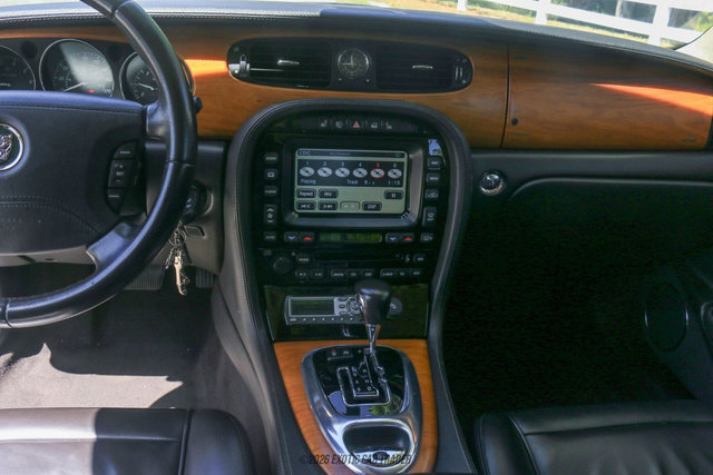 Used 2006 Jaguar XJ Vanden Plas Super V8 Portfolio RWD image 47