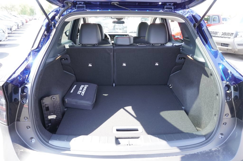 Certified 2025 Nissan Kicks SR FWD image 8