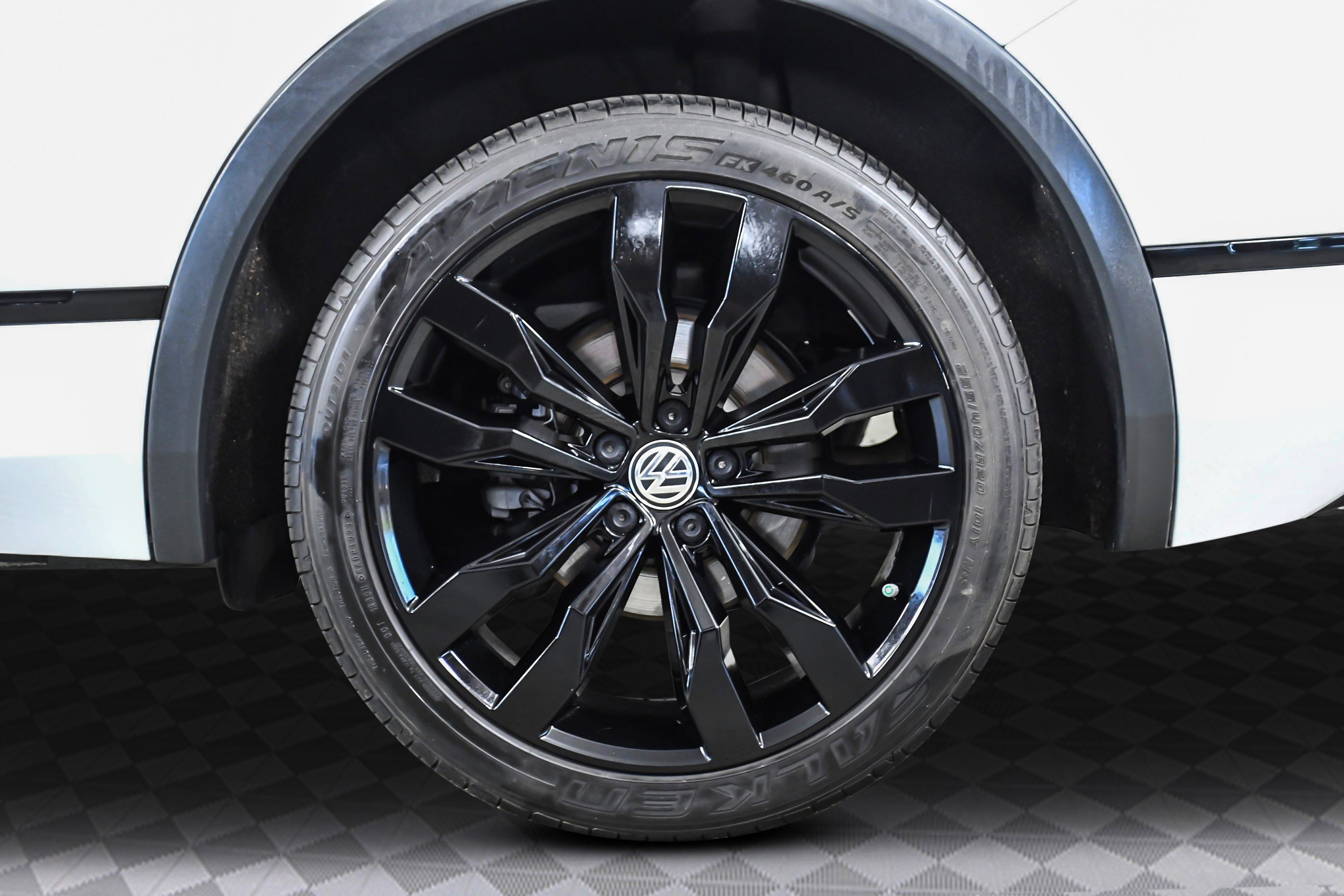 Used 2021 Volkswagen Tiguan SE R-Line image 35