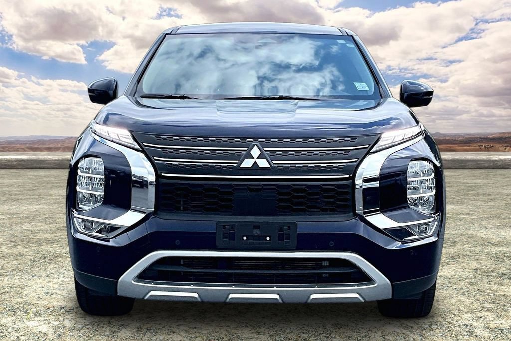 Used 2024 Mitsubishi Outlander SE AWD/4WD image 2
