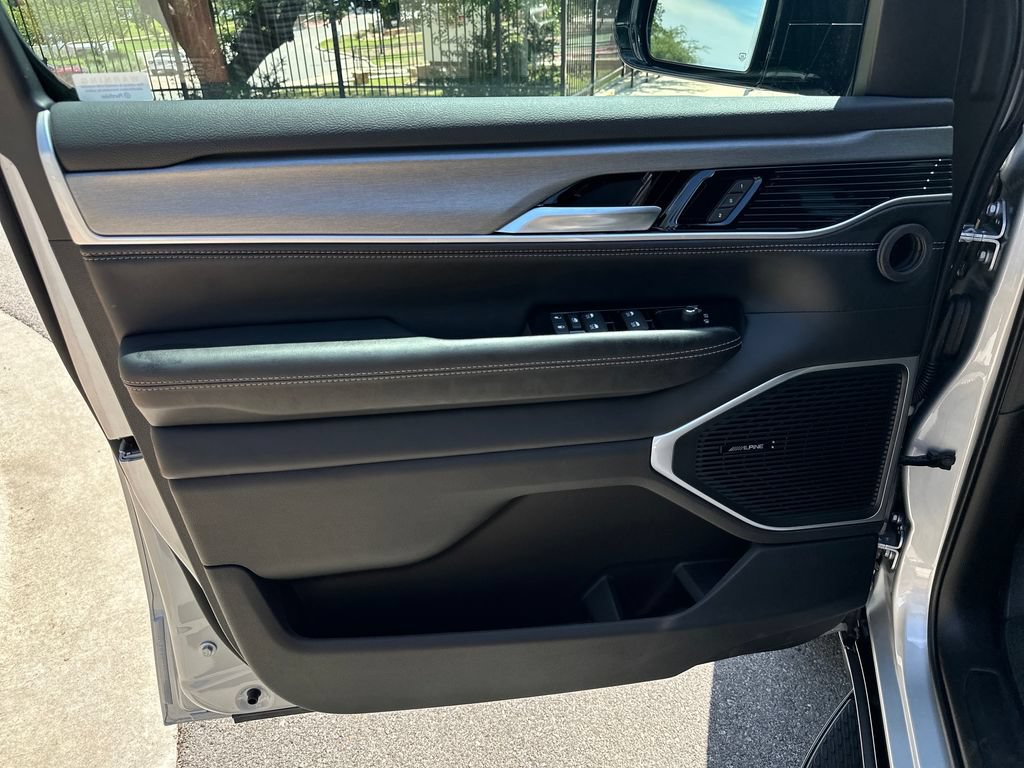 New 2026 Jeep Grand Wagoneer L 4WD image 17