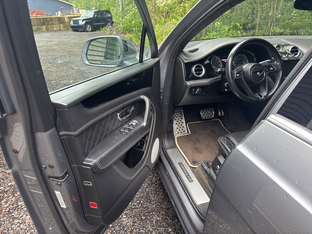 Used 2018 Bentley Bentayga Activity image 18