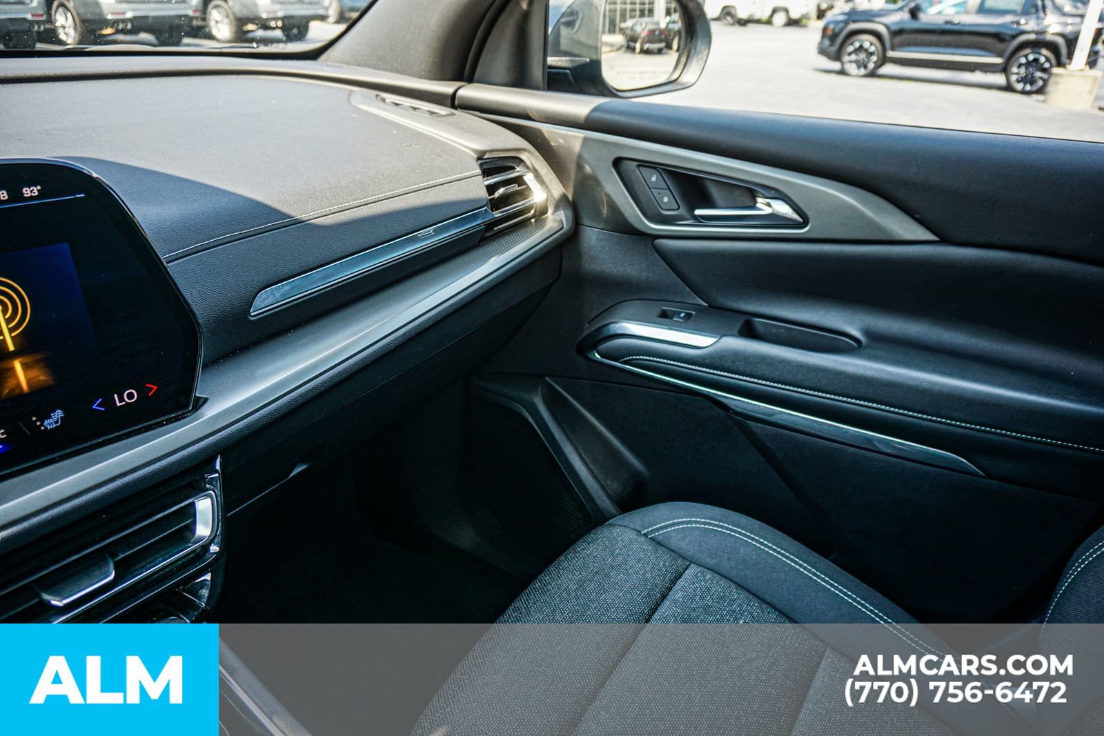Used 2025 Chevrolet Traverse LT FWD image 48
