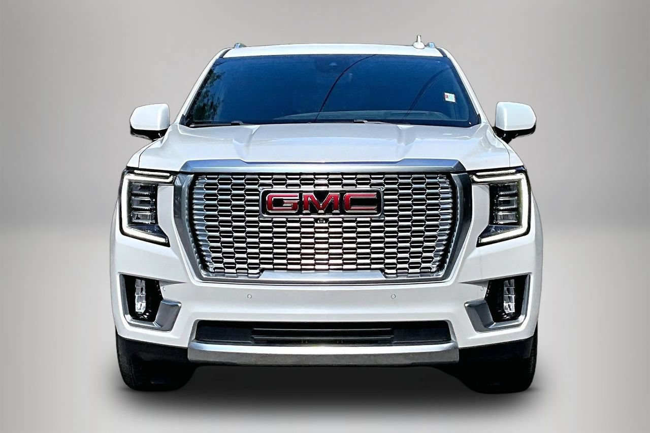 Used 2023 GMC Yukon Denali w/ Denali Reserve Package AWD/4WD image 3