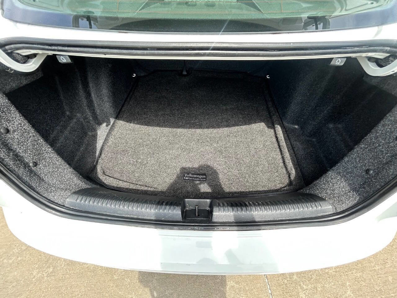 Used 2016 Volkswagen Jetta Sport image 11