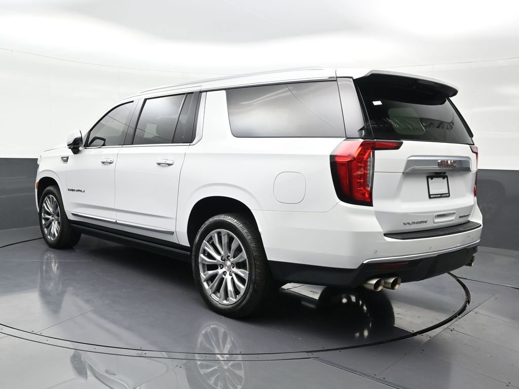 Used 2022 GMC Yukon XL Denali w/ Denali Premium Package image 3