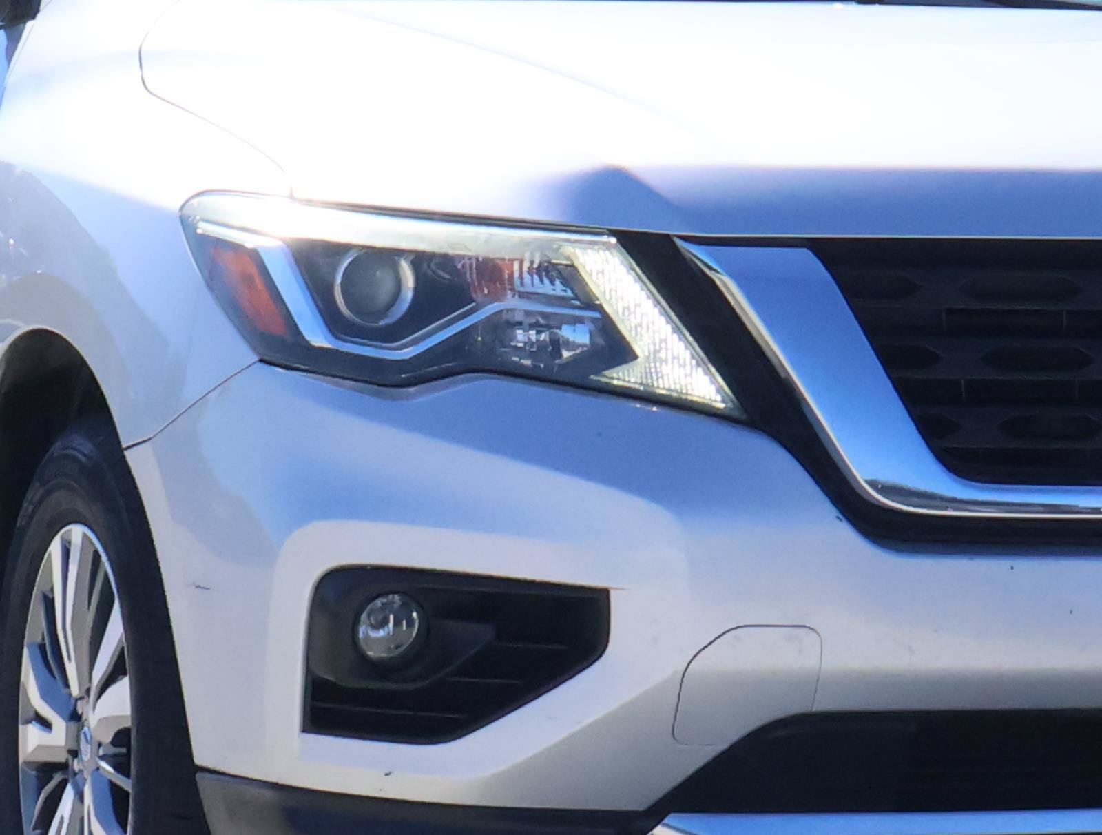 Used 2018 Nissan Pathfinder SV AWD/4WD image 7