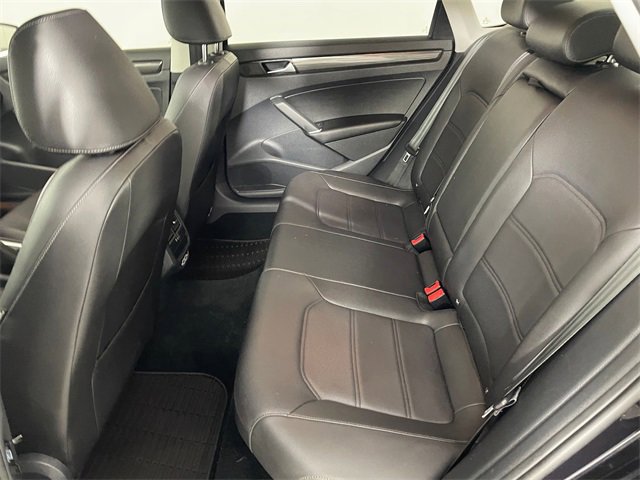 Used 2020 Volkswagen Passat 2.0T R-Line image 17