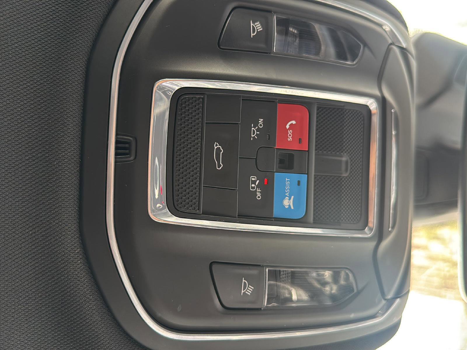 Used 2023 Jeep Grand Cherokee Altitude AWD/4WD image 21
