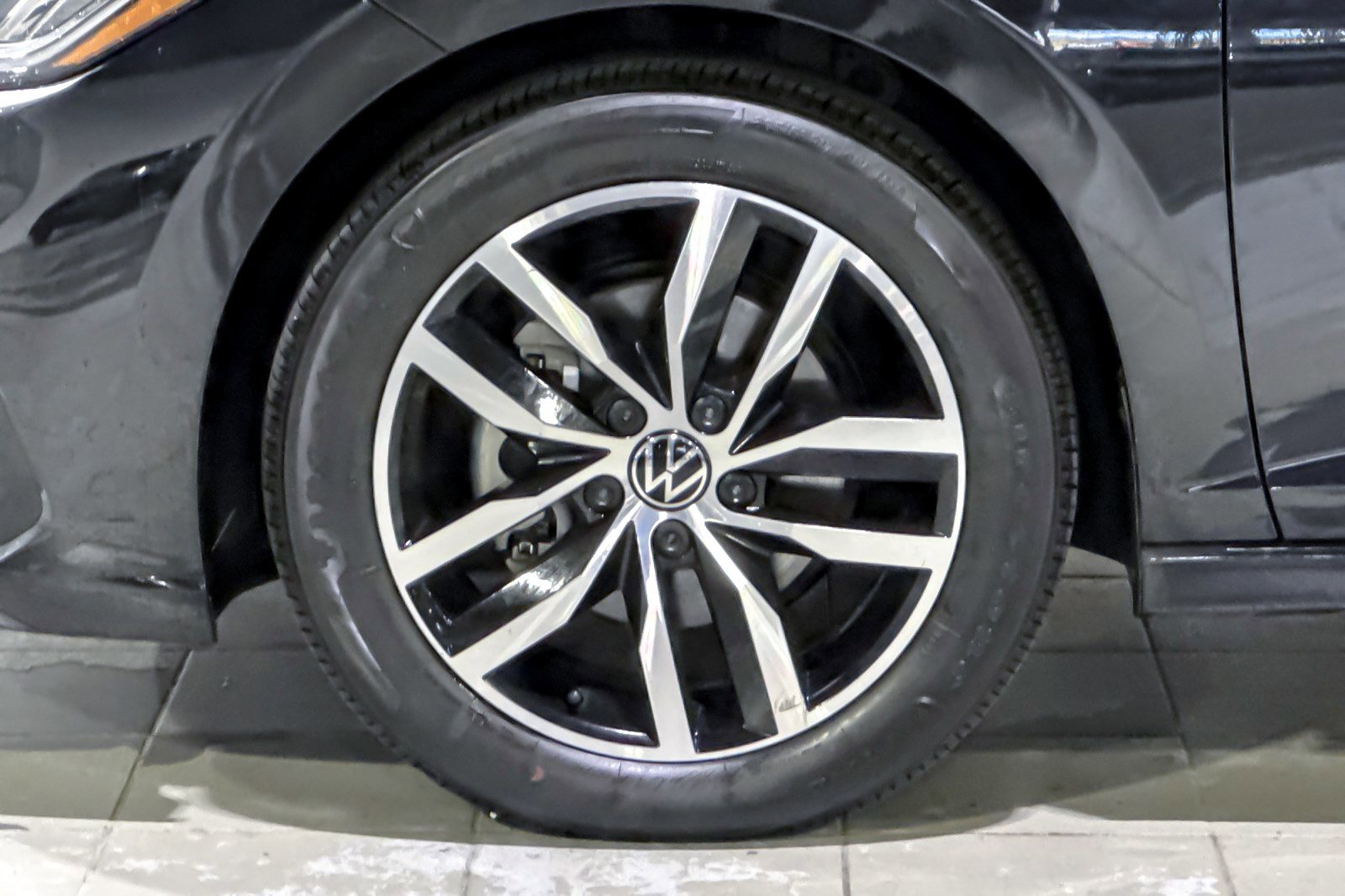 Used 2025 Volkswagen Jetta SE FWD image 12