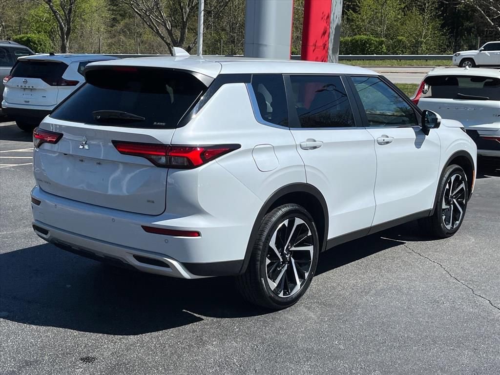 Used 2024 Mitsubishi Outlander SE image 6