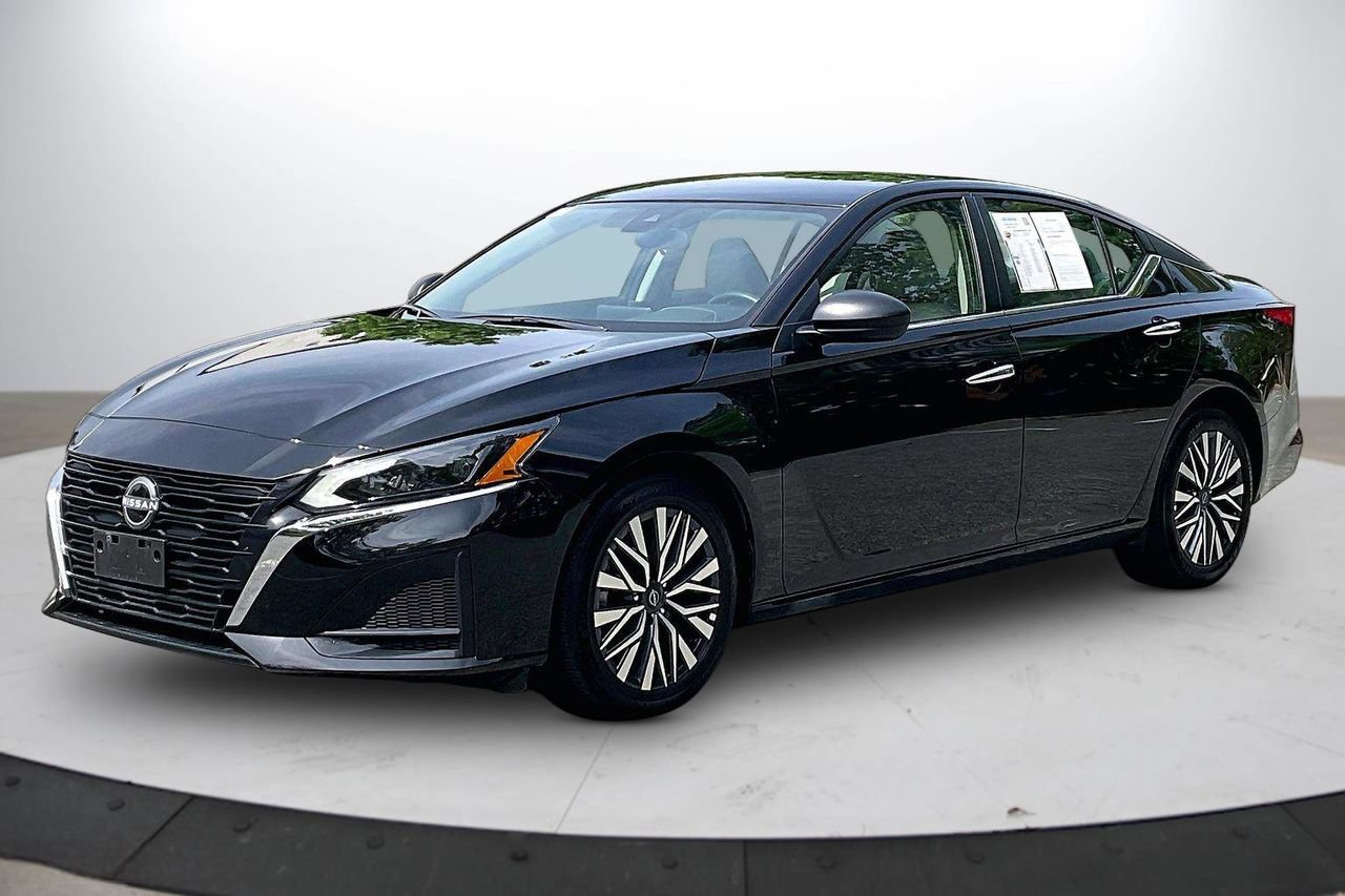 Used 2025 Nissan Altima 2.5 SV FWD image 4