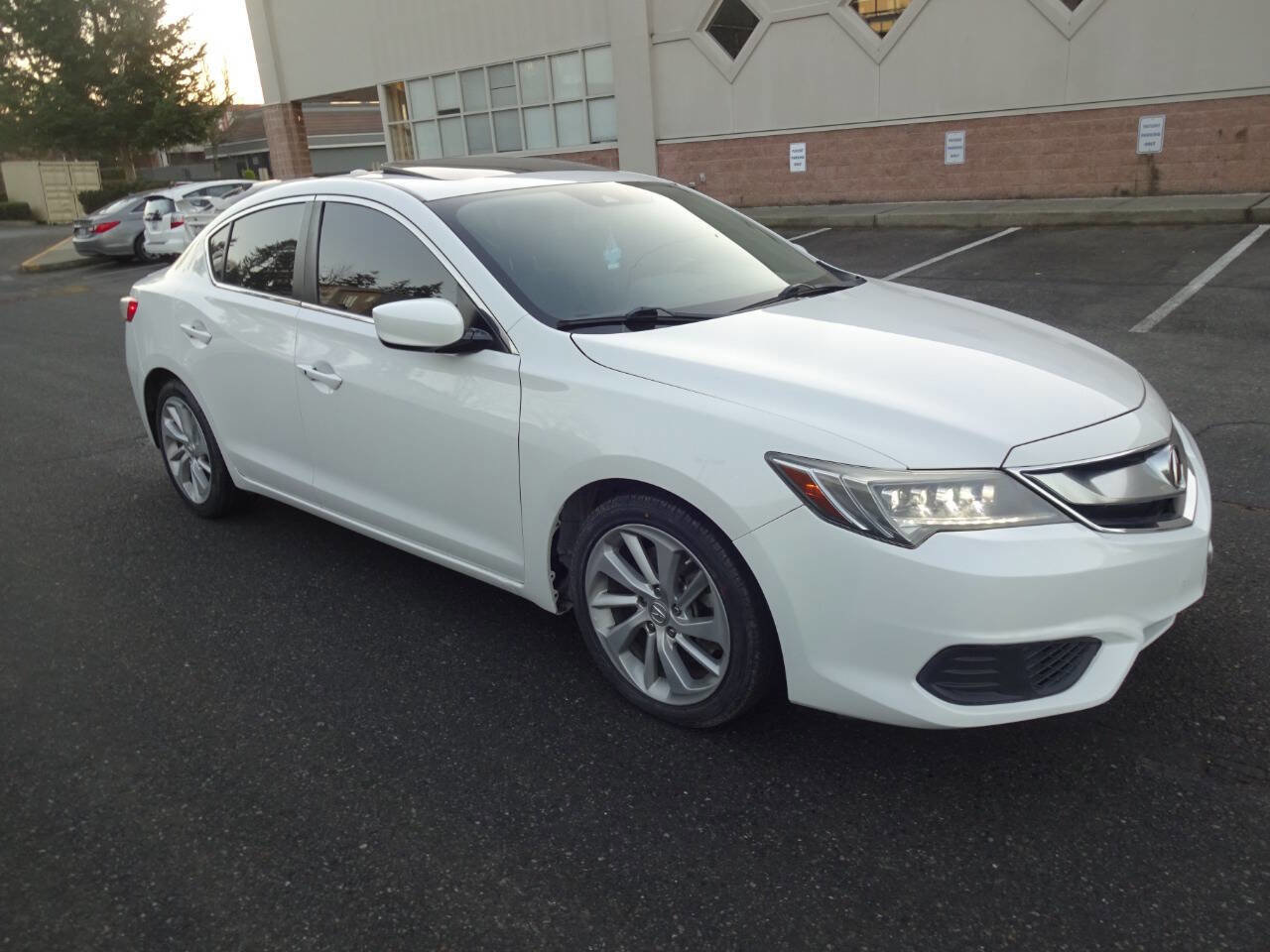 Used 2018 Acura ILX w/Tech 4dr Sedan w/Technology image 1