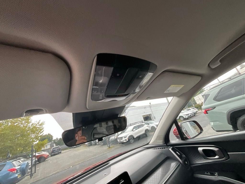 Used 2023 Kia Sorento LX image 17