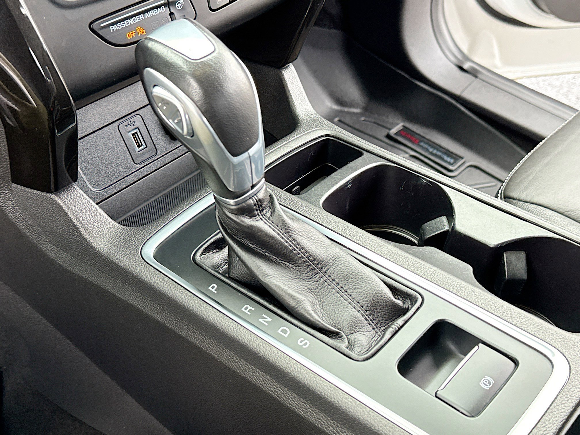 Used 2019 Ford Escape Titanium image 12