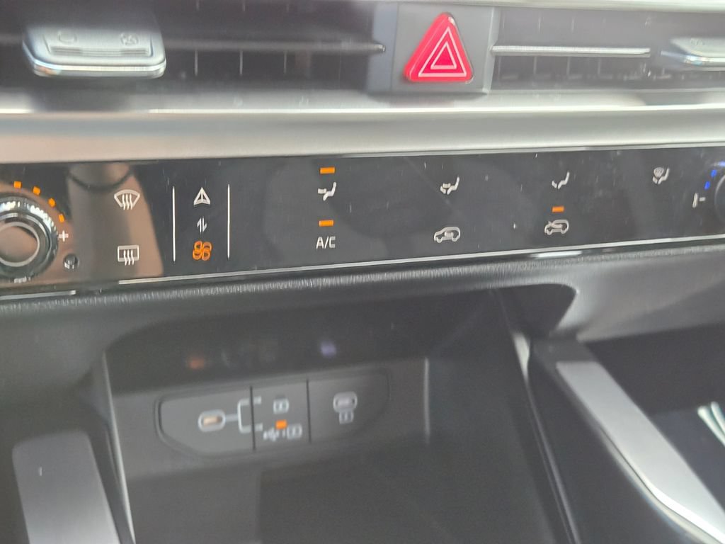 Certified 2025 Kia Sorento LX FWD image 31