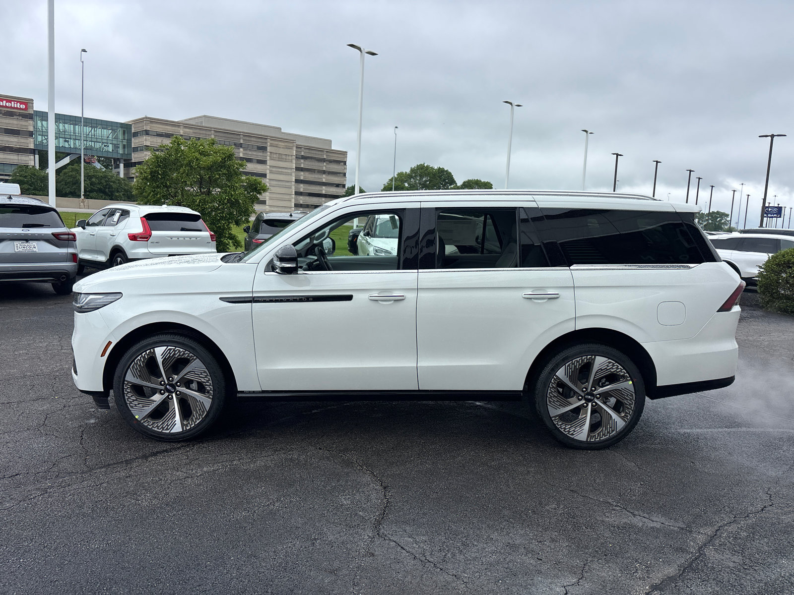 New 2026 Lincoln Navigator Black Label AWD/4WD image 4