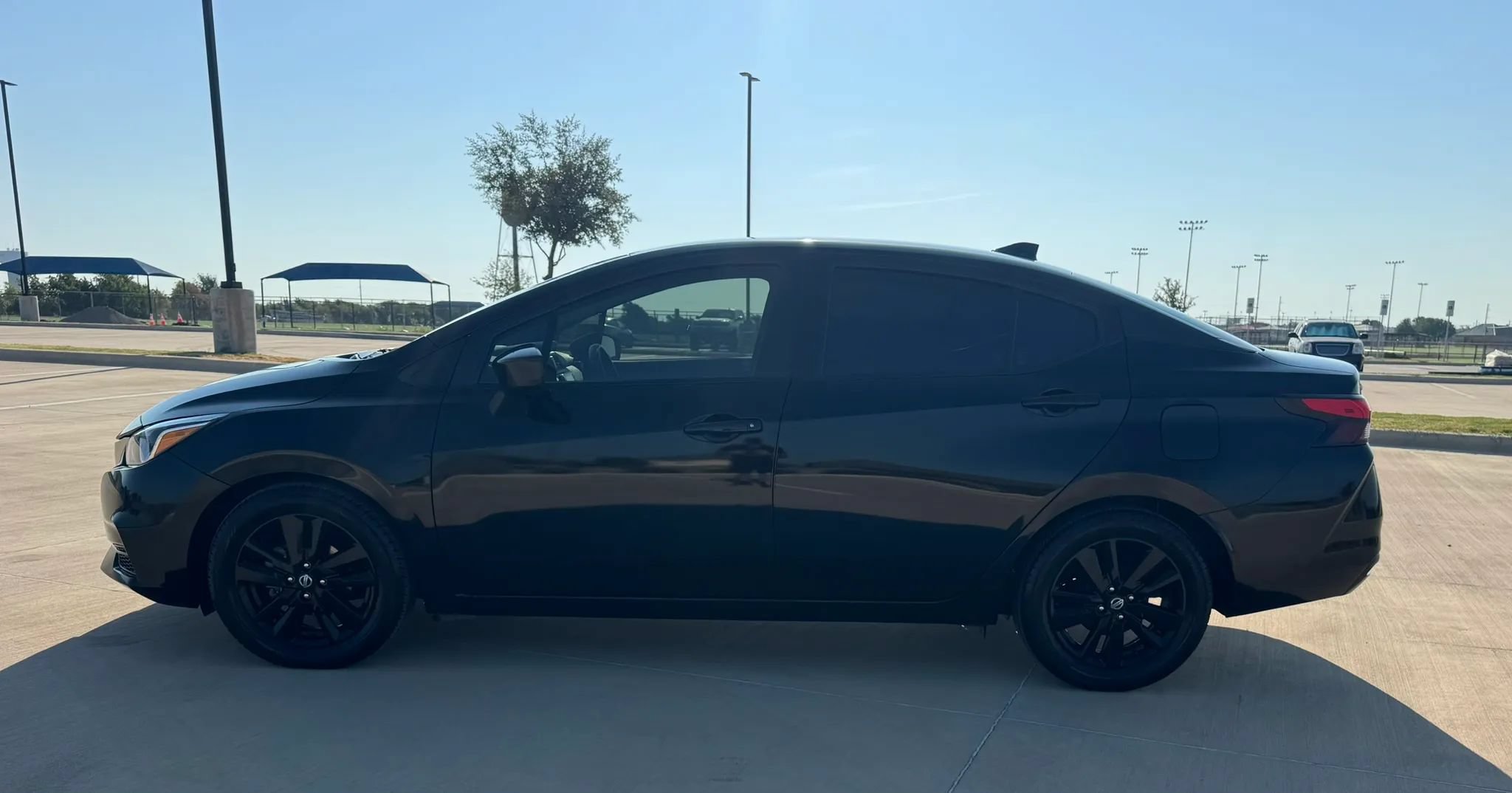 Used 2022 Nissan Versa SV FWD image 9