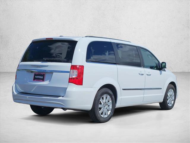 Used 2014 Chrysler Town & Country Touring FWD image 8
