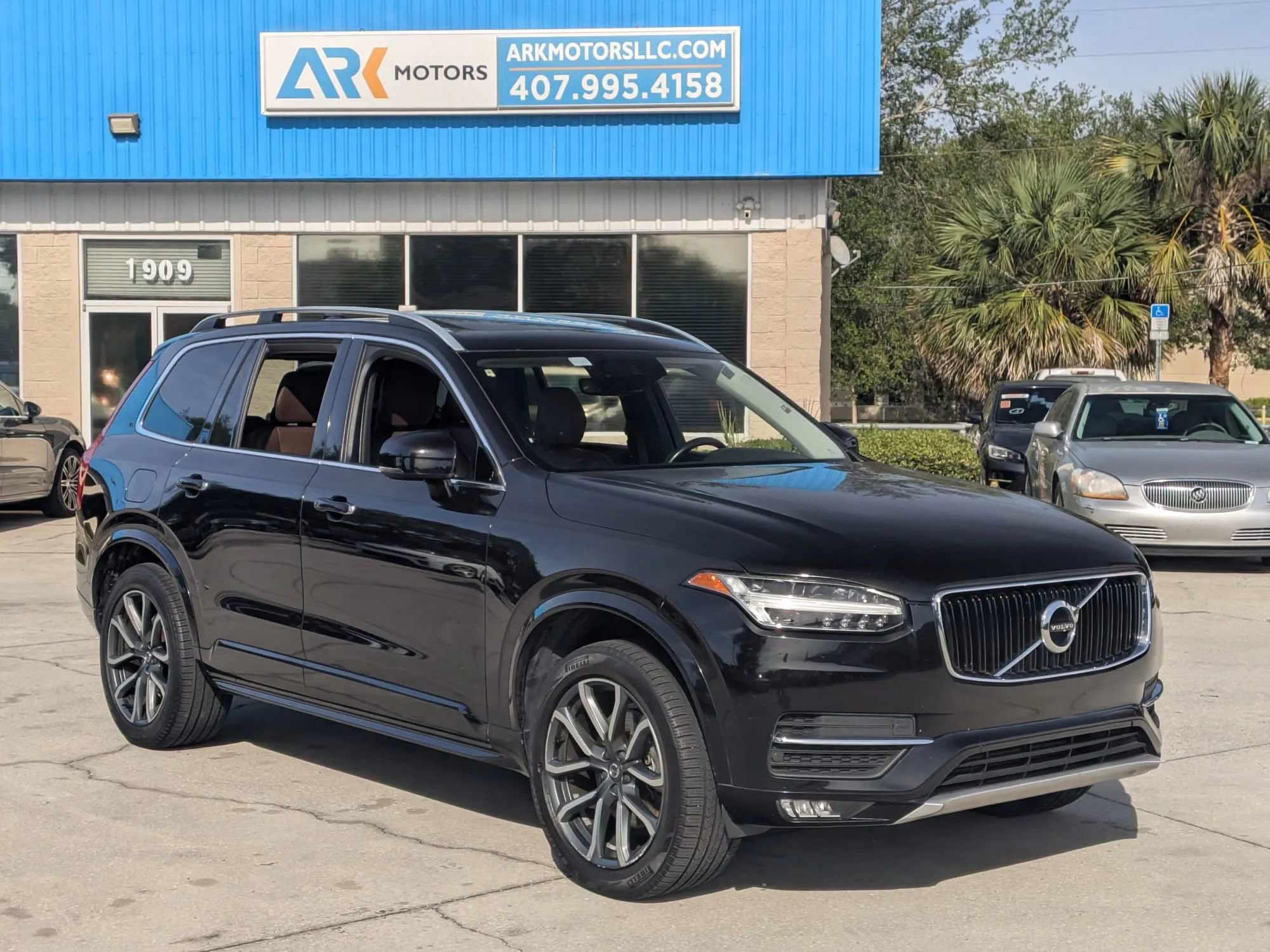 Used 2019 Volvo XC90 T6 Momentum w/ Protection Package Premier AWD/4WD image 4