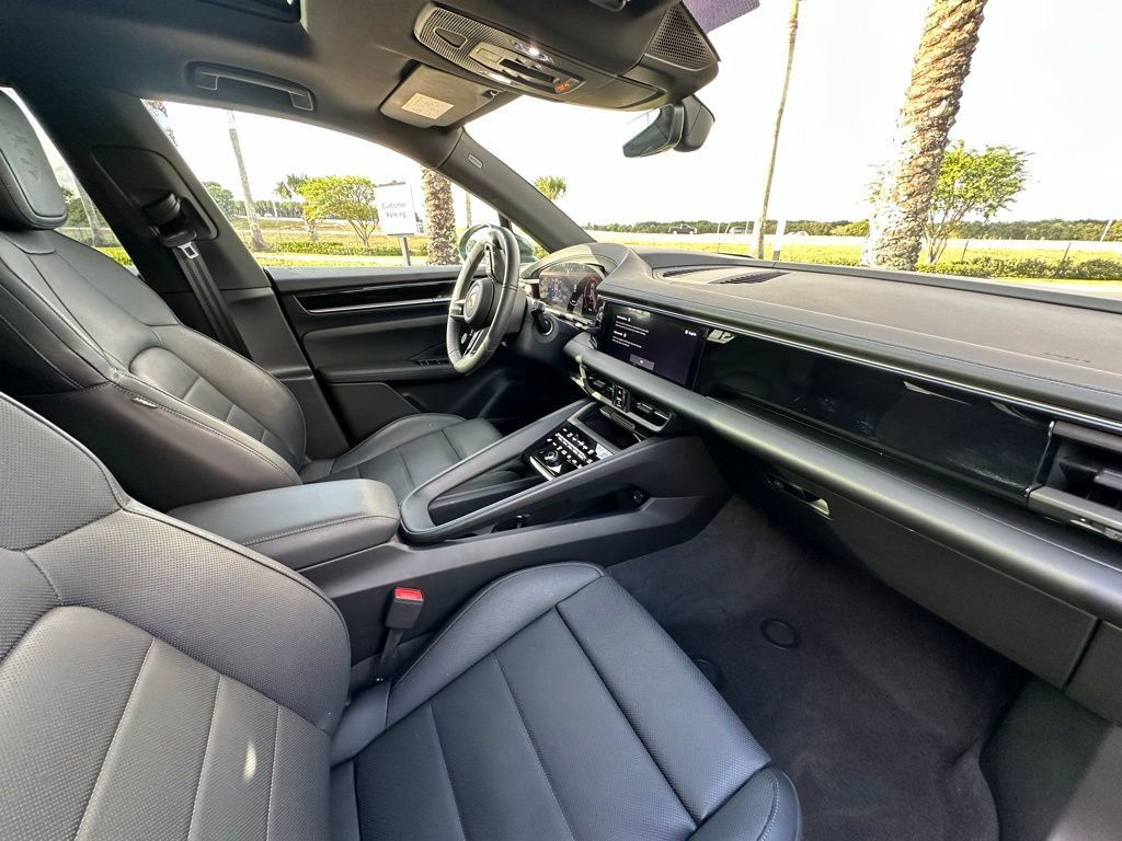 Used 2025 Porsche Macan Electric image 38