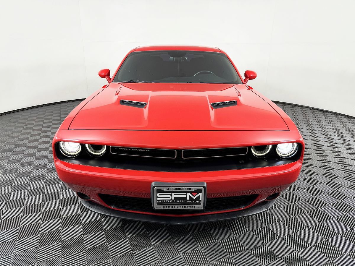 Used 2015 Dodge Challenger SXT w/ Driver Convenience Group RWD image 4