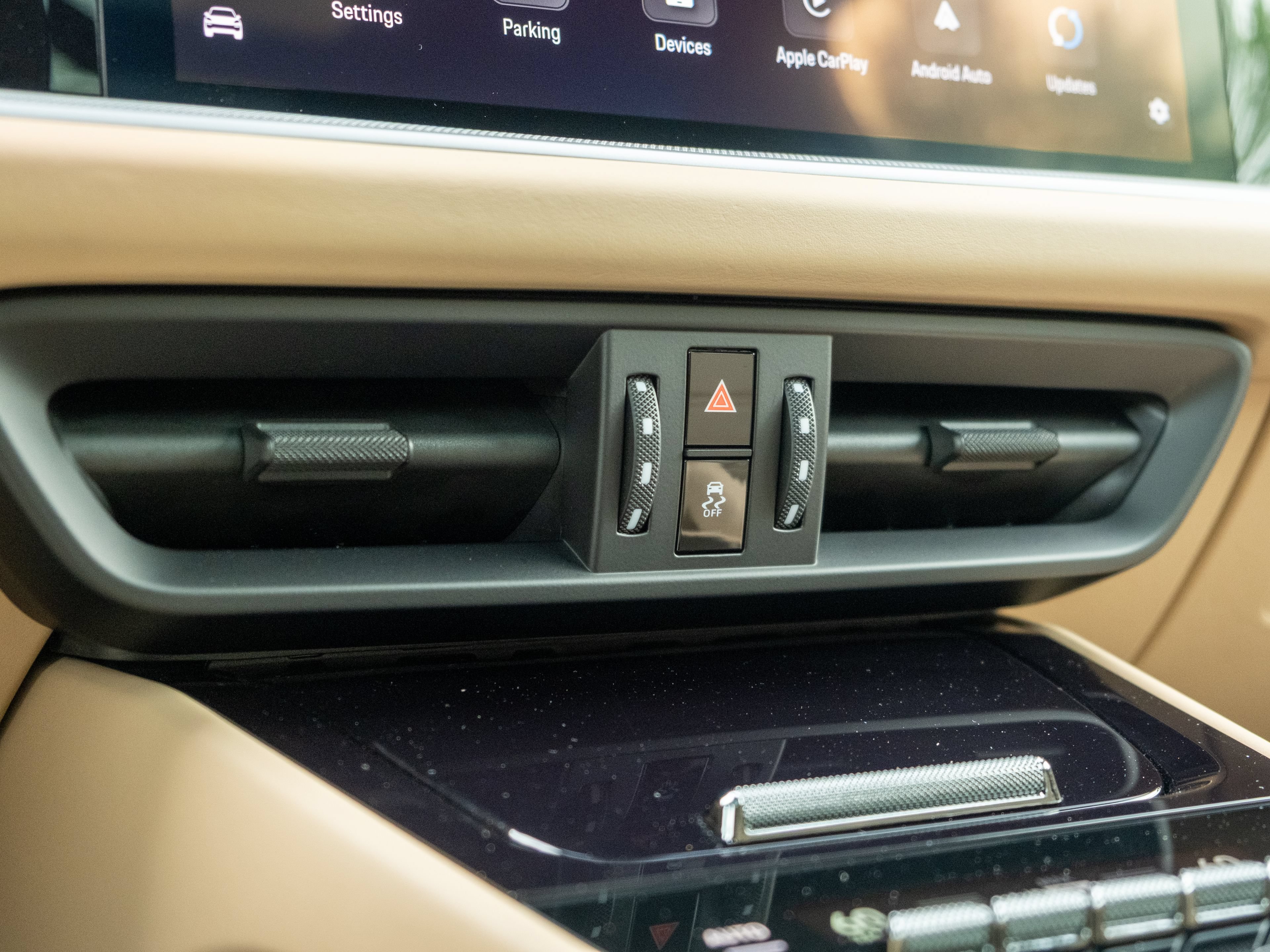 Certified 2024 Porsche Cayenne AWD/4WD image 33