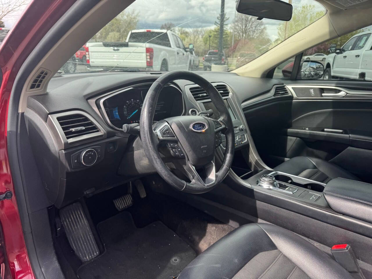 Used 2017 Ford Fusion SE w/ Equipment Group 201A FWD image 11