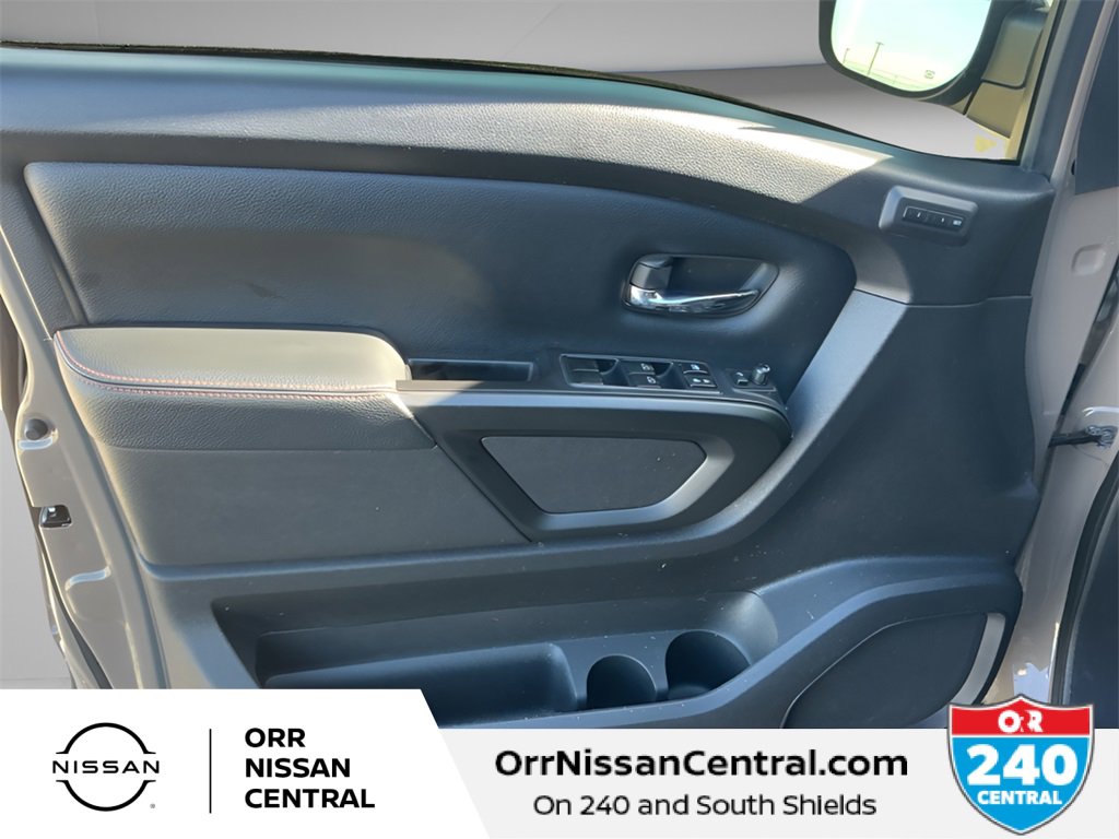 Used 2021 Nissan Titan PRO-4X w/ Pro-4x Convenience Package image 16