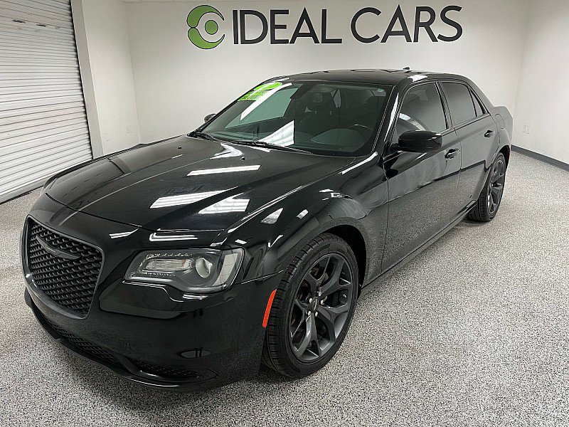 Used 2022 Chrysler 300 Touring w/ Sport Appearance Package image 1