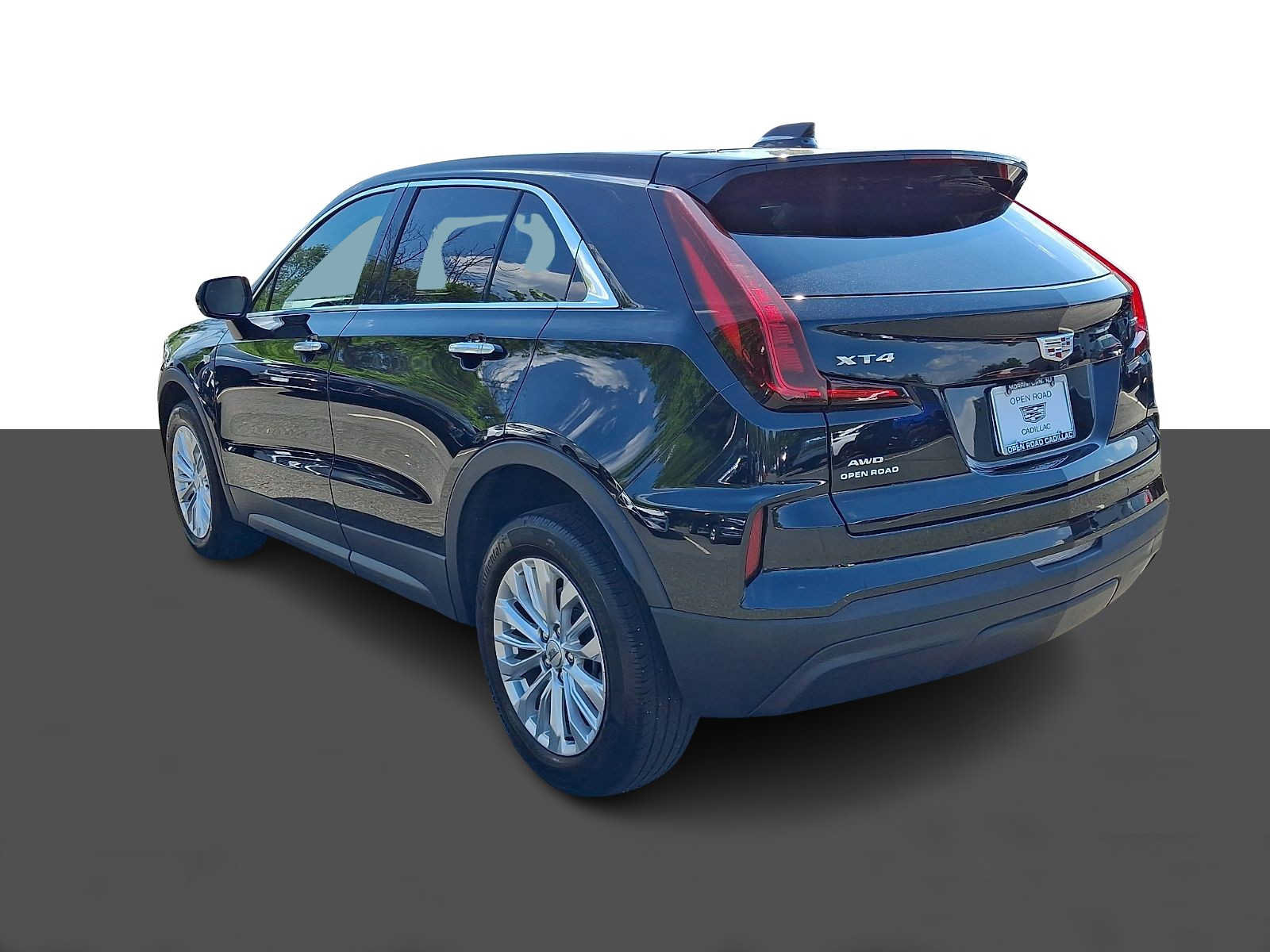 Certified 2024 Cadillac XT4 Luxury w/ Cold Weather Package AWD/4WD image 4