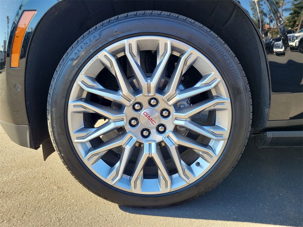 Used 2025 GMC Yukon XL Denali w/ Sun & Power Step Package image 34