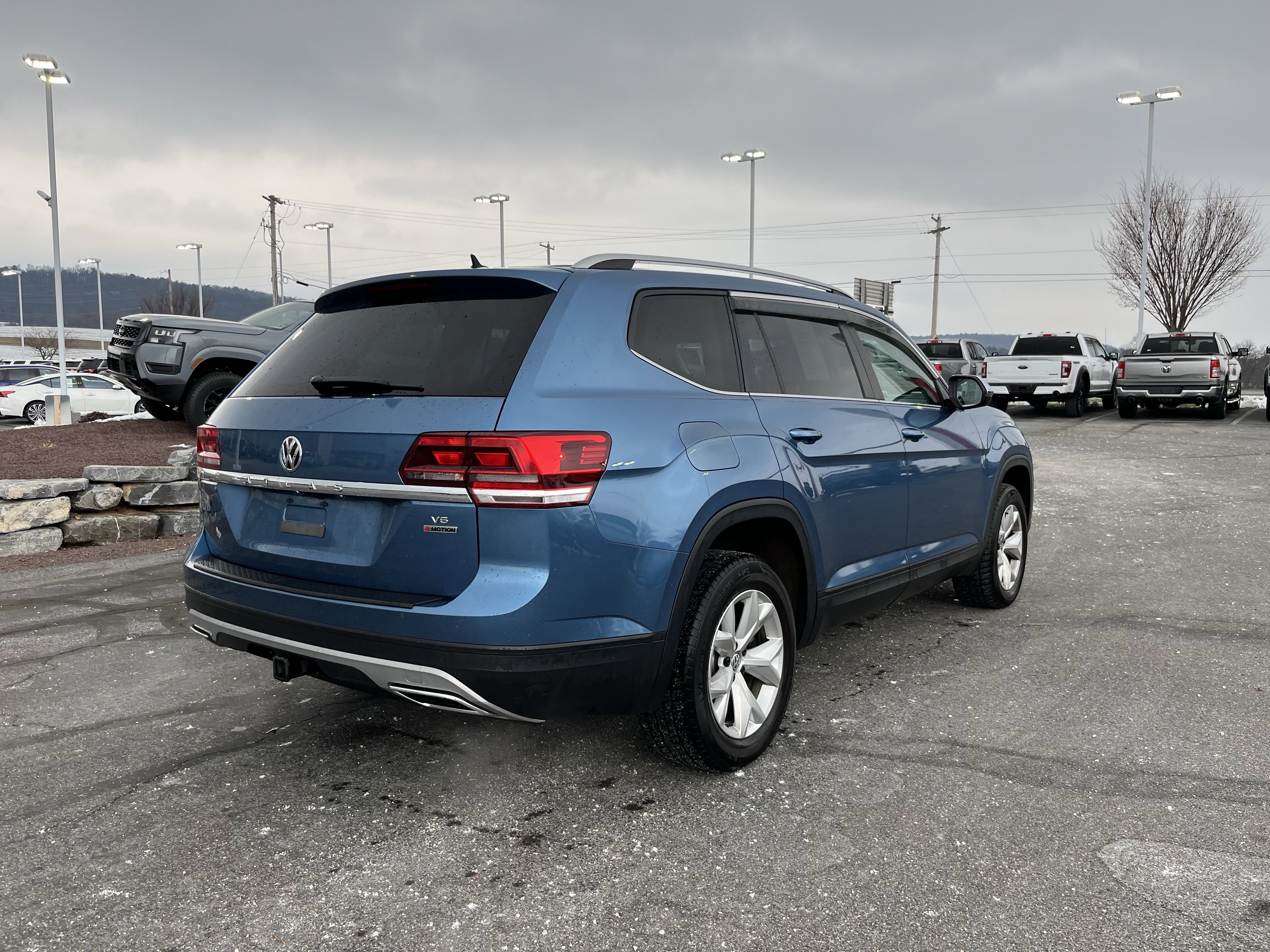 Used 2019 Volkswagen Atlas S w/ Towing Package image 3