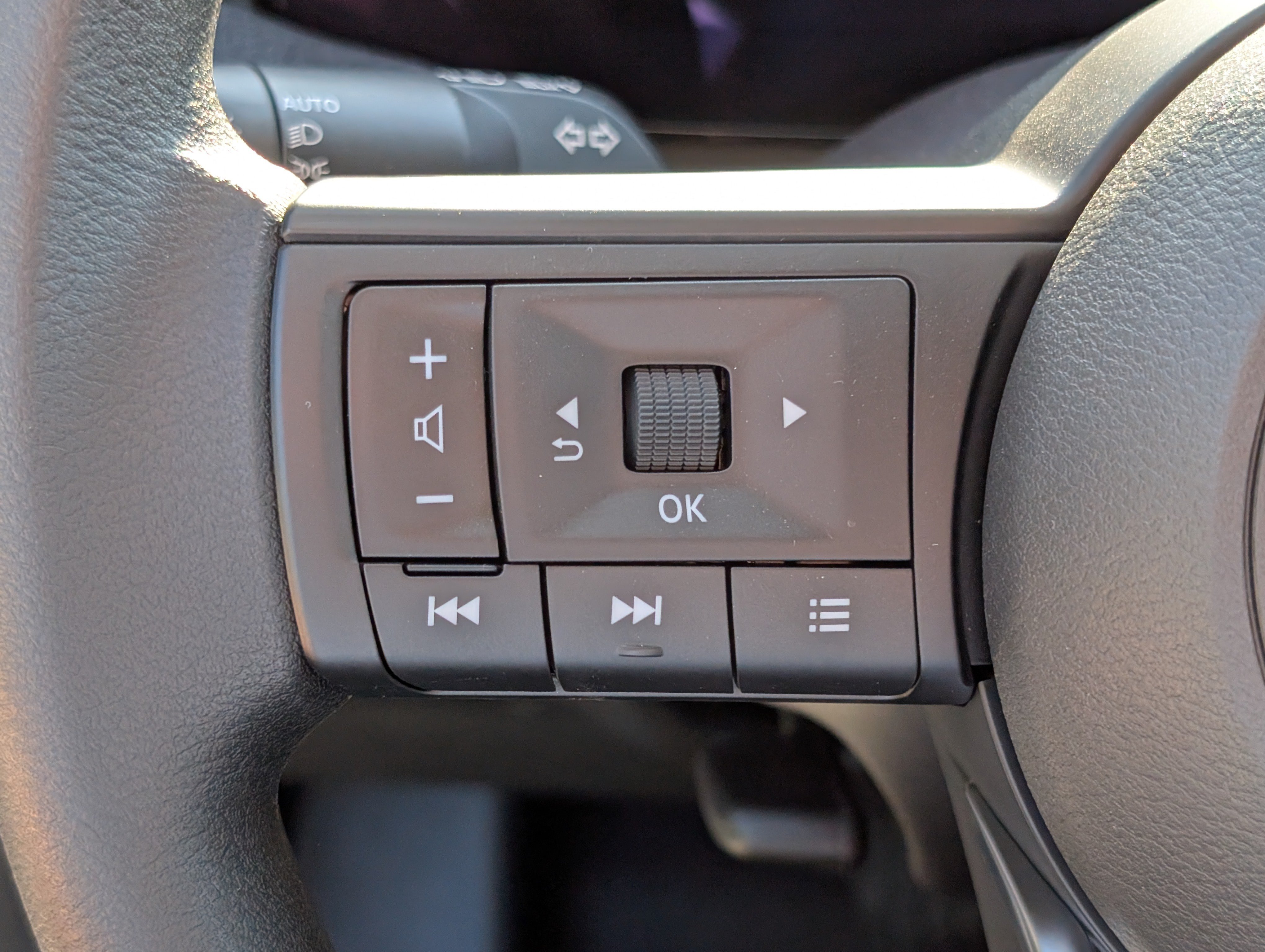 New 2027 Nissan Kicks SV w/ SV Premium Package AWD/4WD image 15