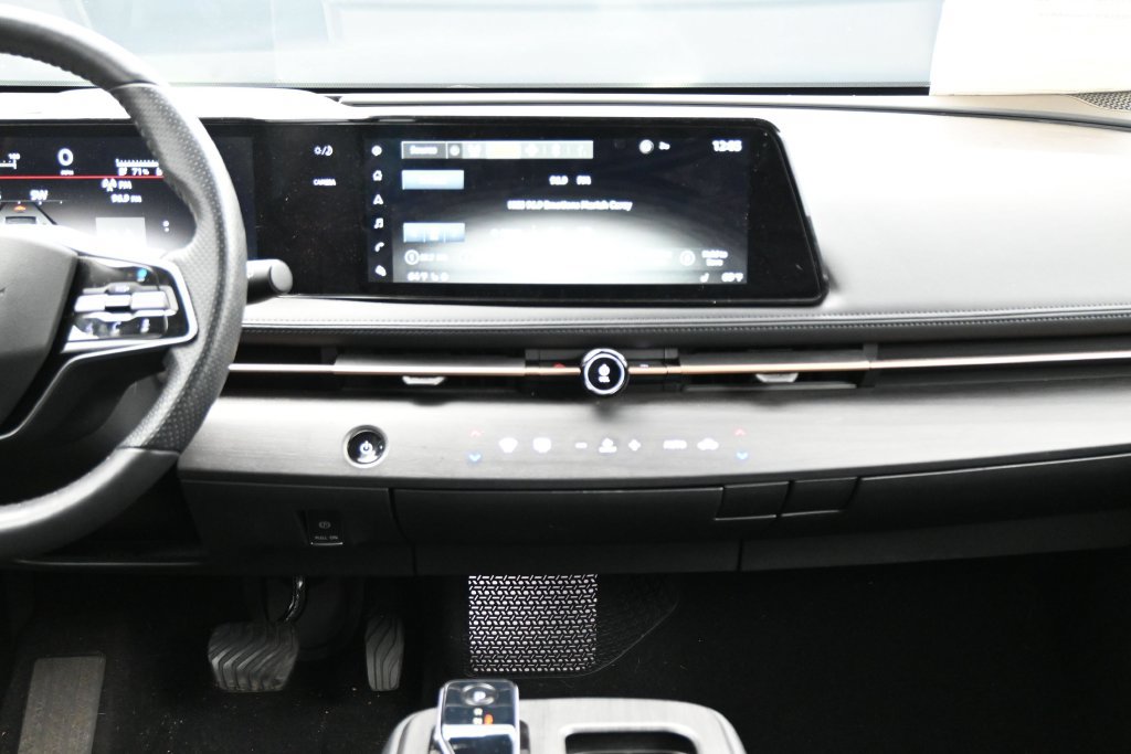 Used 2023 Nissan Ariya AWD image 18