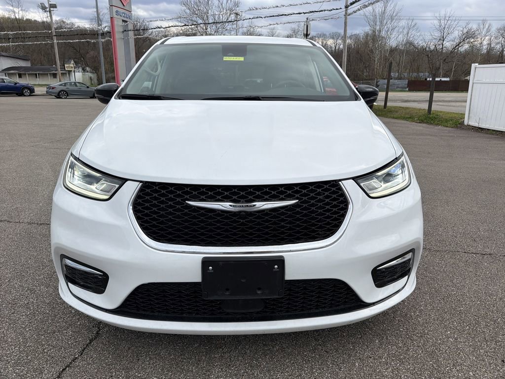 Used 2024 Chrysler Pacifica Select image 11