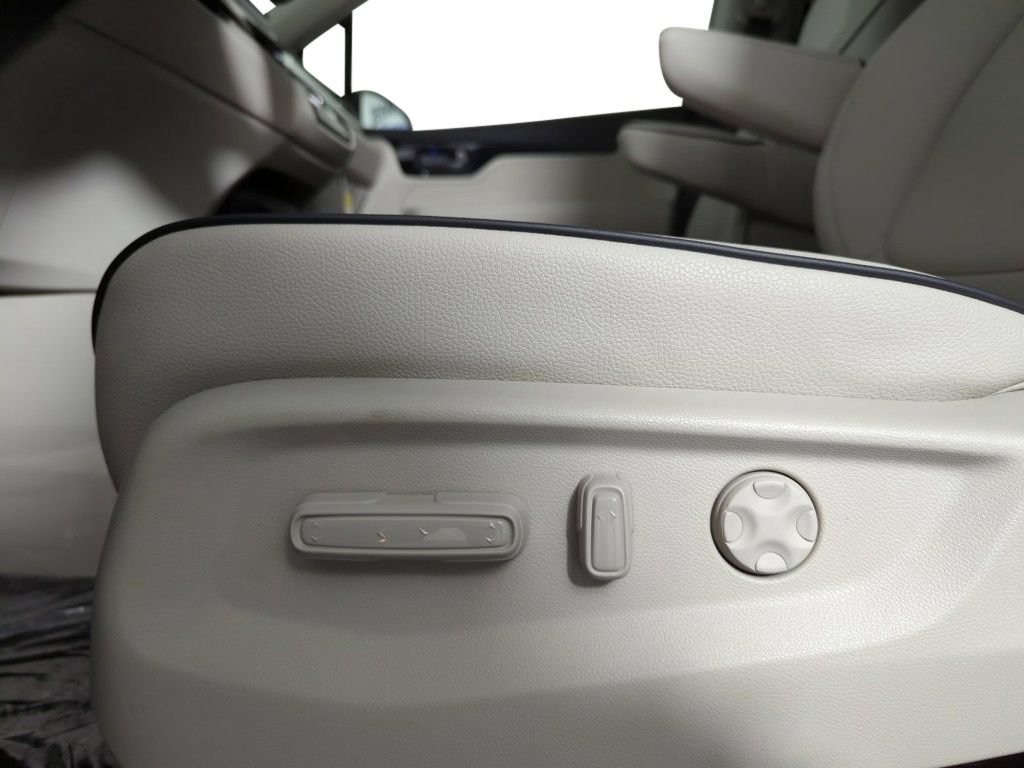 New 2026 Honda Odyssey Touring image 14